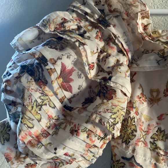 Women's Floral Dress with Puffy Sleeves in Small - Picture 4 of 8